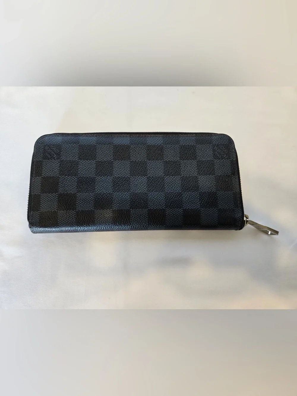 Authentic Louis Vuitton Damier Graphite Canvas Zippy Organizer Wallet